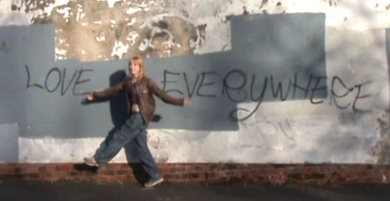 Love is everywhere graffiti