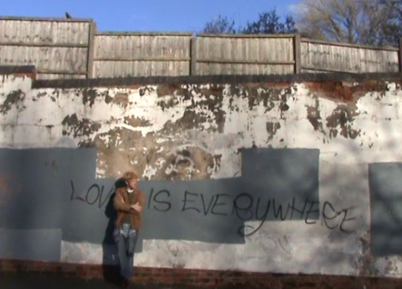Love is everywhere graffiti