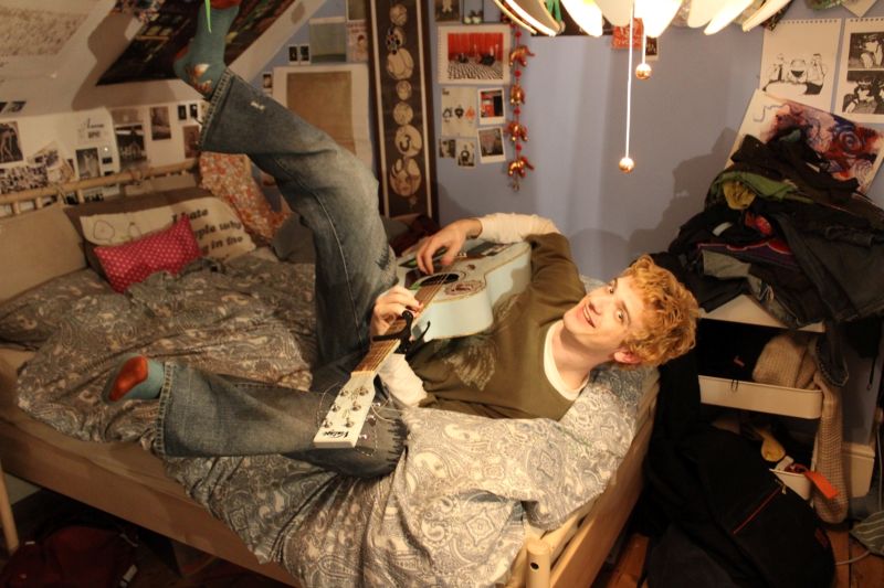 Tom and his guitar in Mimi's room