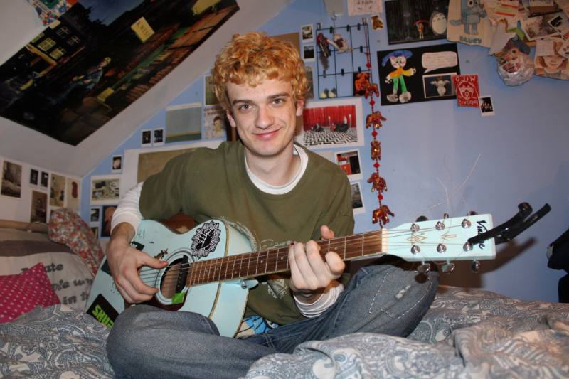 Tom and his guitar in Mimi's room